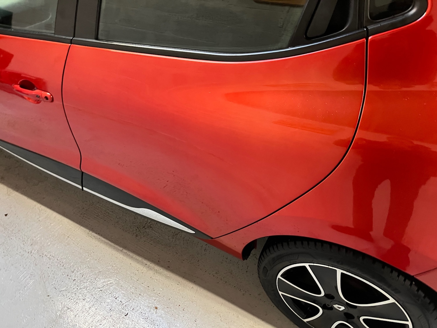 Used Renault Clio 2015 for sale - 76884783: Photo 32