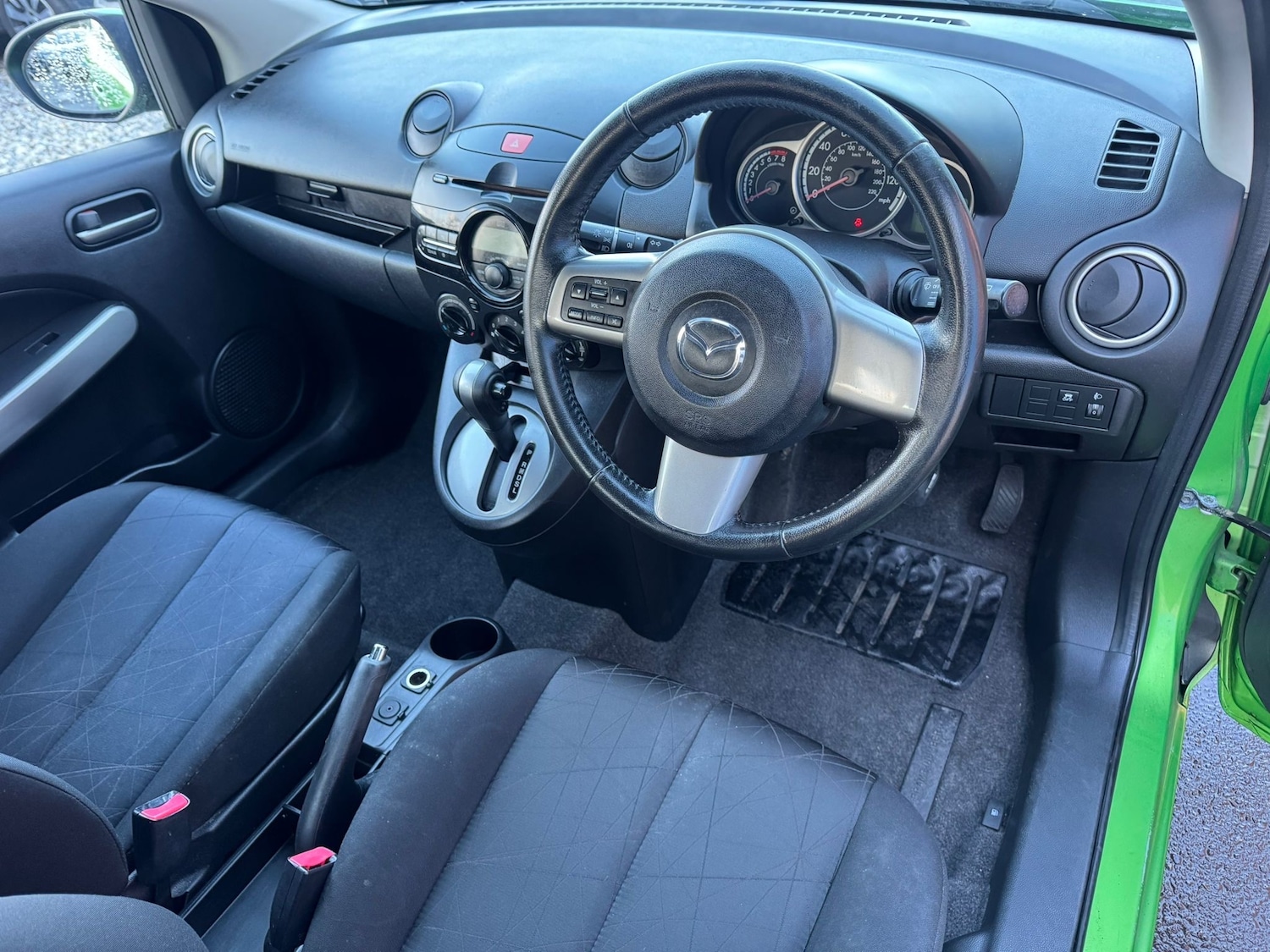 Used Mazda Mazda2 2011 for sale - 77475070: Photo 9