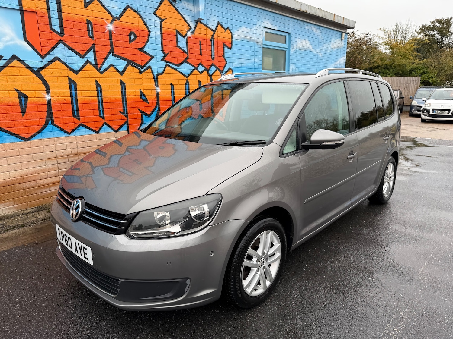 Used Volkswagen Touran 2010 for sale - 76165208: Photo 1