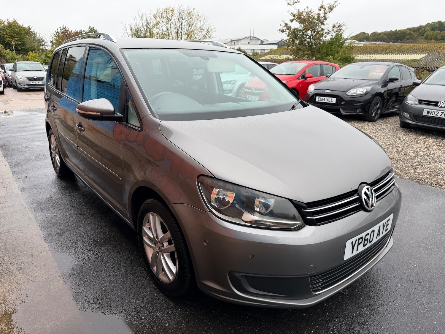 Used Volkswagen Touran 2010 for sale - 76165208: Photo 2