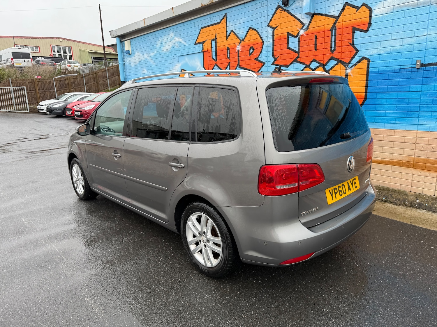 Used Volkswagen Touran 2010 for sale - 76165208: Photo 4