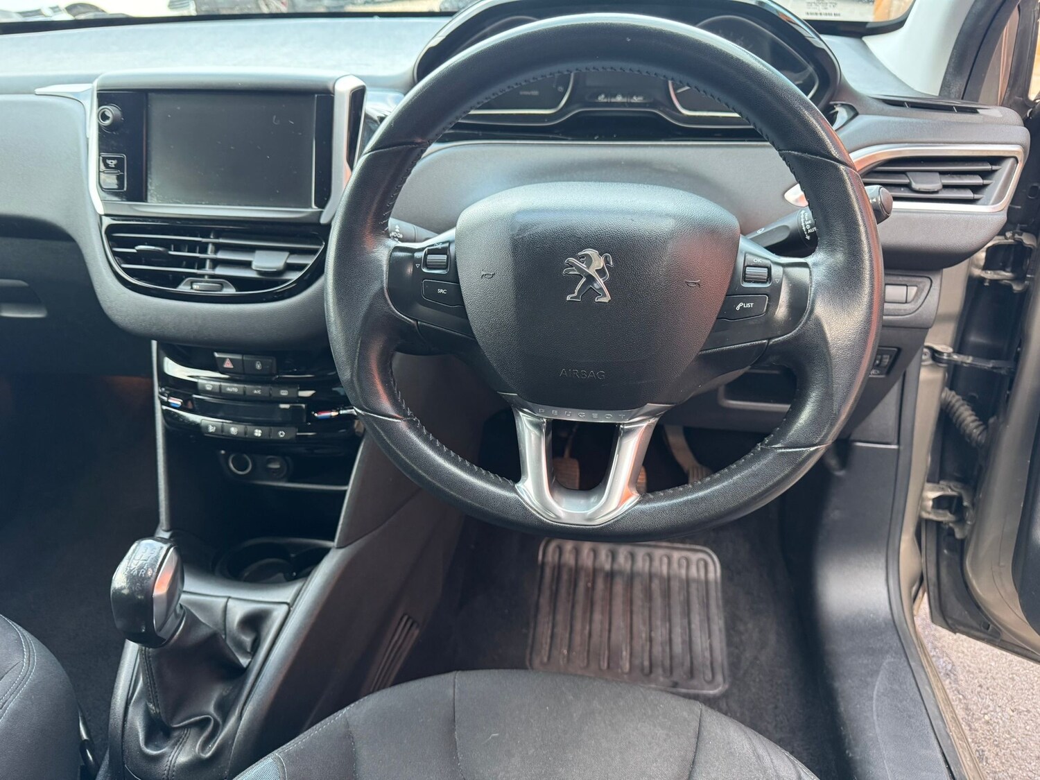 Used Peugeot 208 2012 for sale - 77726442: Photo 13