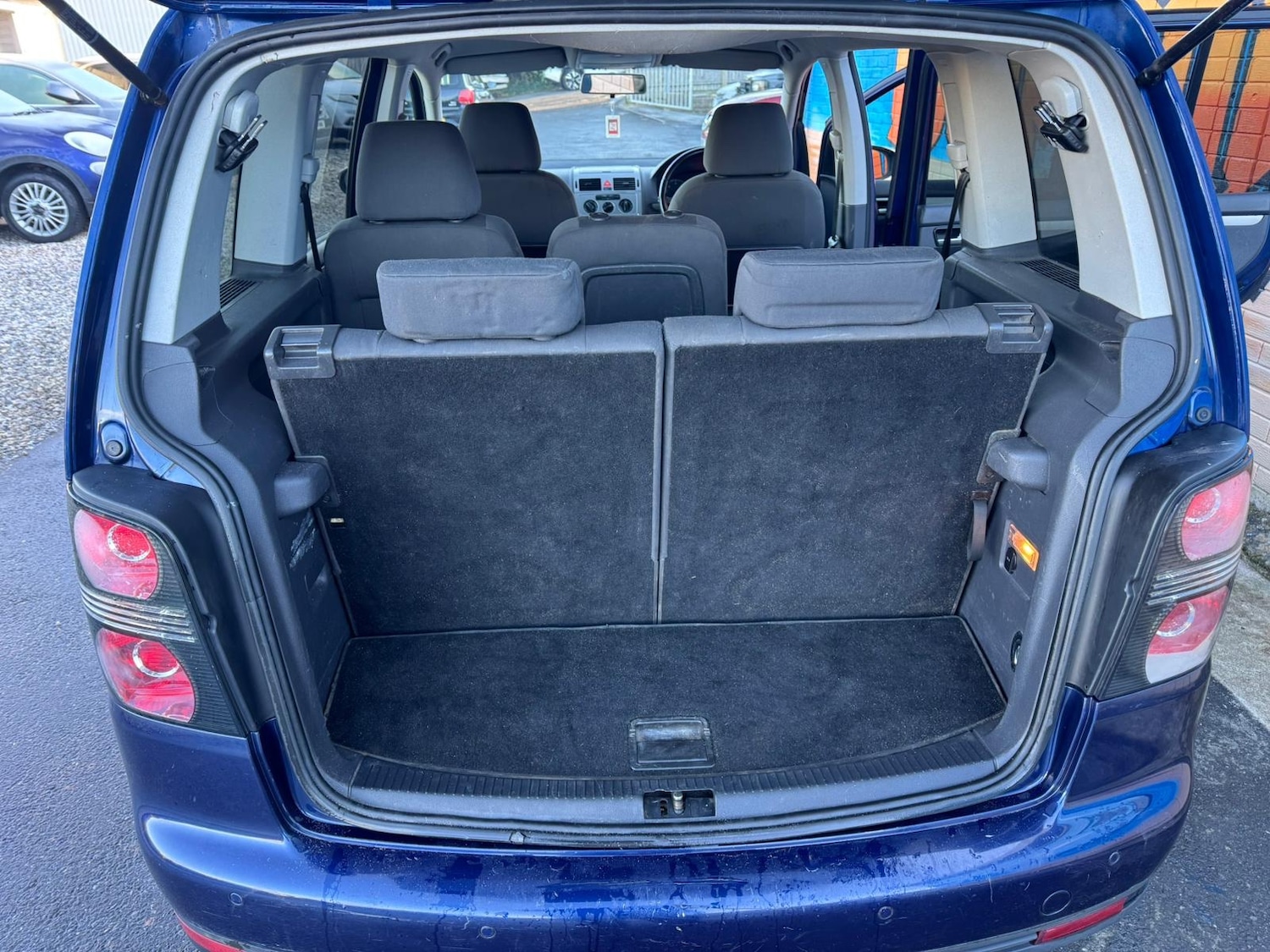 Used Volkswagen Touran 2009 for sale - 77118116: Photo 11