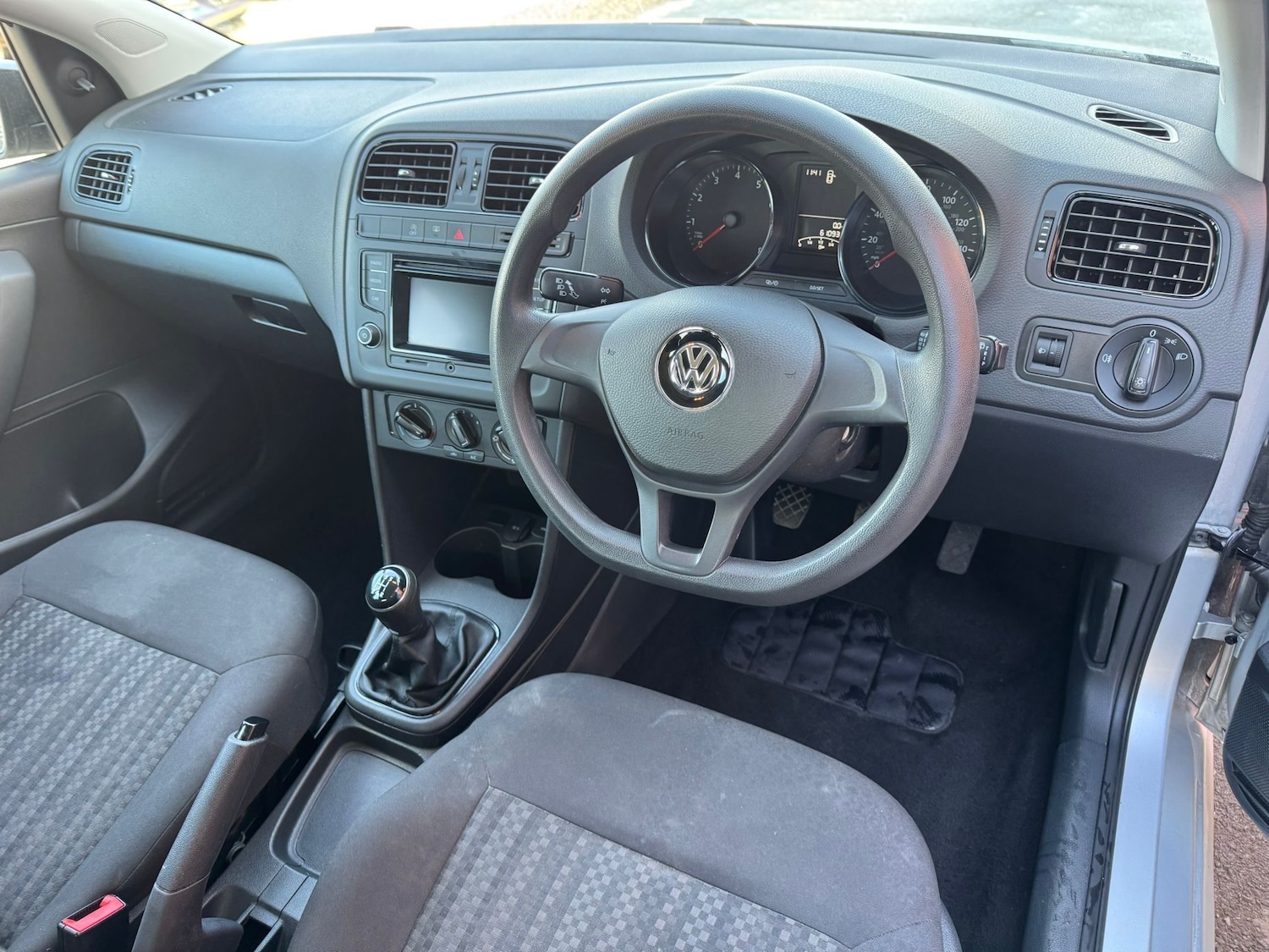 Used Volkswagen Polo 2016 for sale - 77654126: Photo 8