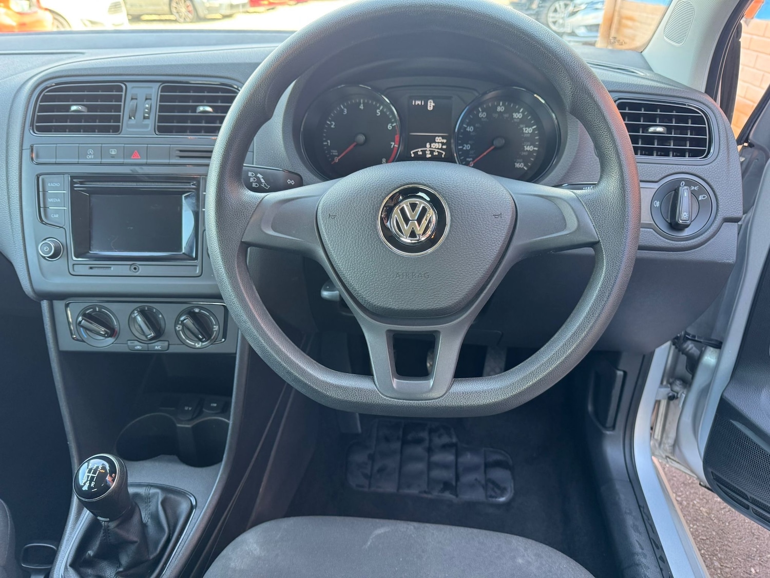 Used Volkswagen Polo 2016 for sale - 77654126: Photo 9