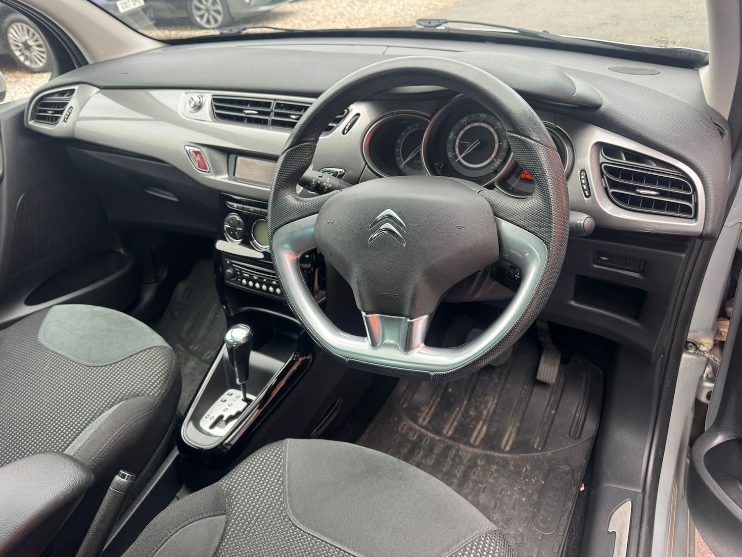 Used Citroen C3 2010 for sale - 77911350: Photo 8