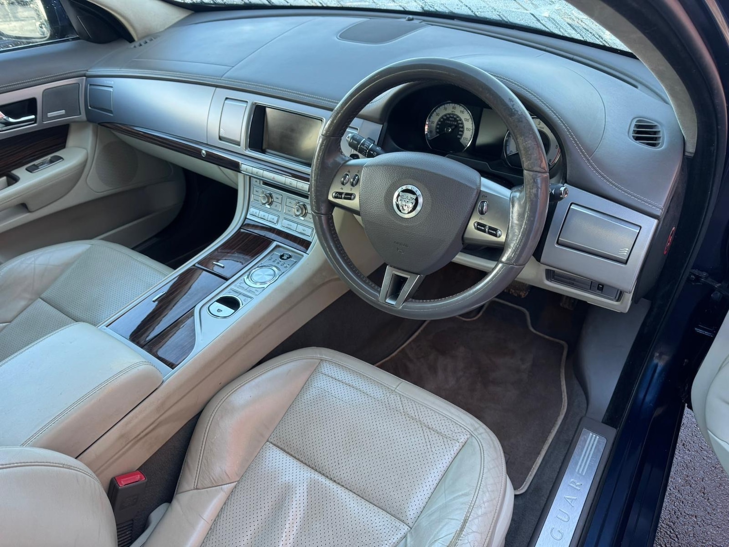 Used Jaguar XF 2011 for sale - 77234048: Photo 9