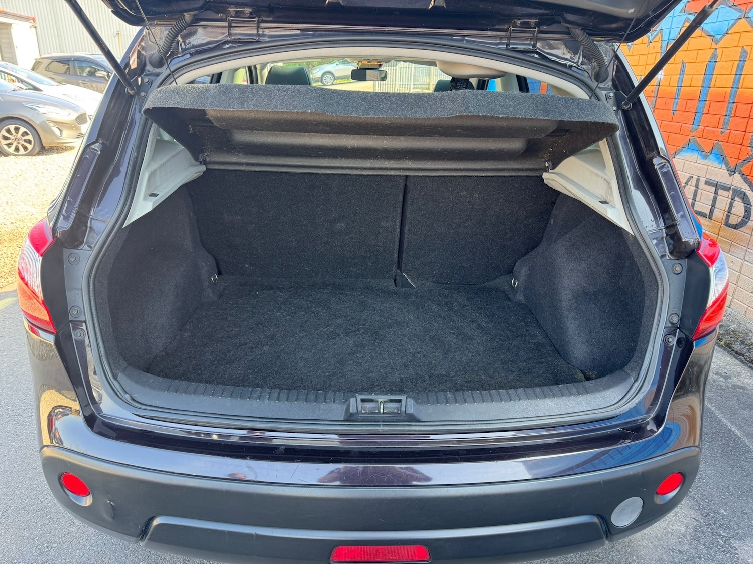 Used Nissan Qashqai 2010 for sale - 77971832: Photo 12