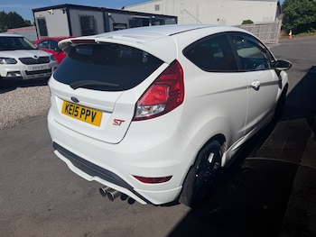 Used Ford Fiesta 2015 for sale - 79462988: Photo