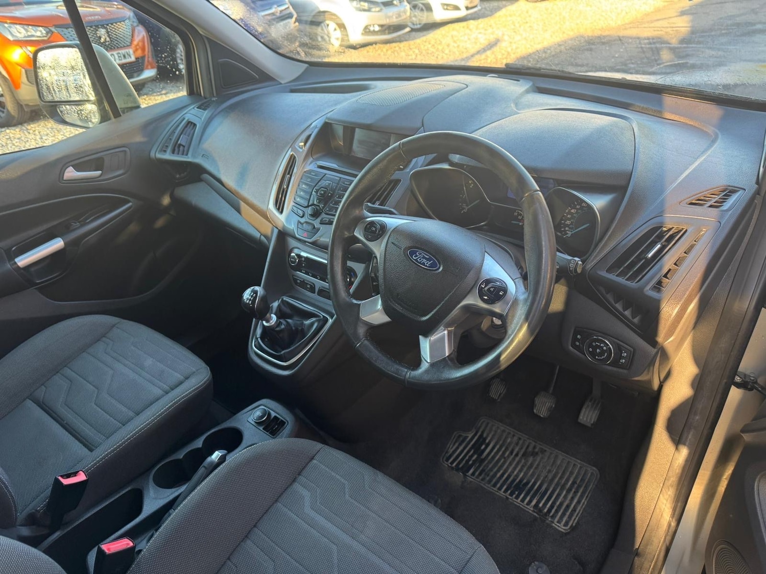 Used Ford Tourneo Connect 2015 for sale - 77660484: Photo 10