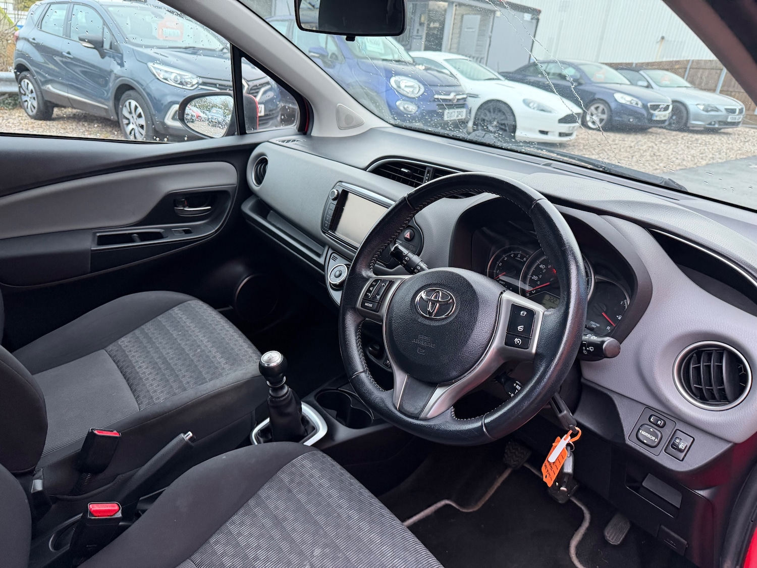 Used Toyota Yaris 2016 for sale - 76949834: Photo 11