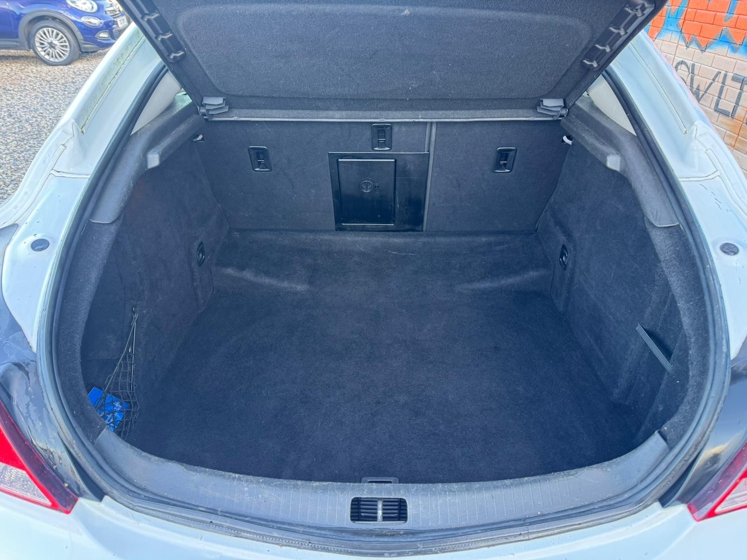 Used Vauxhall Insignia 2011 for sale - 76931729: Photo 12