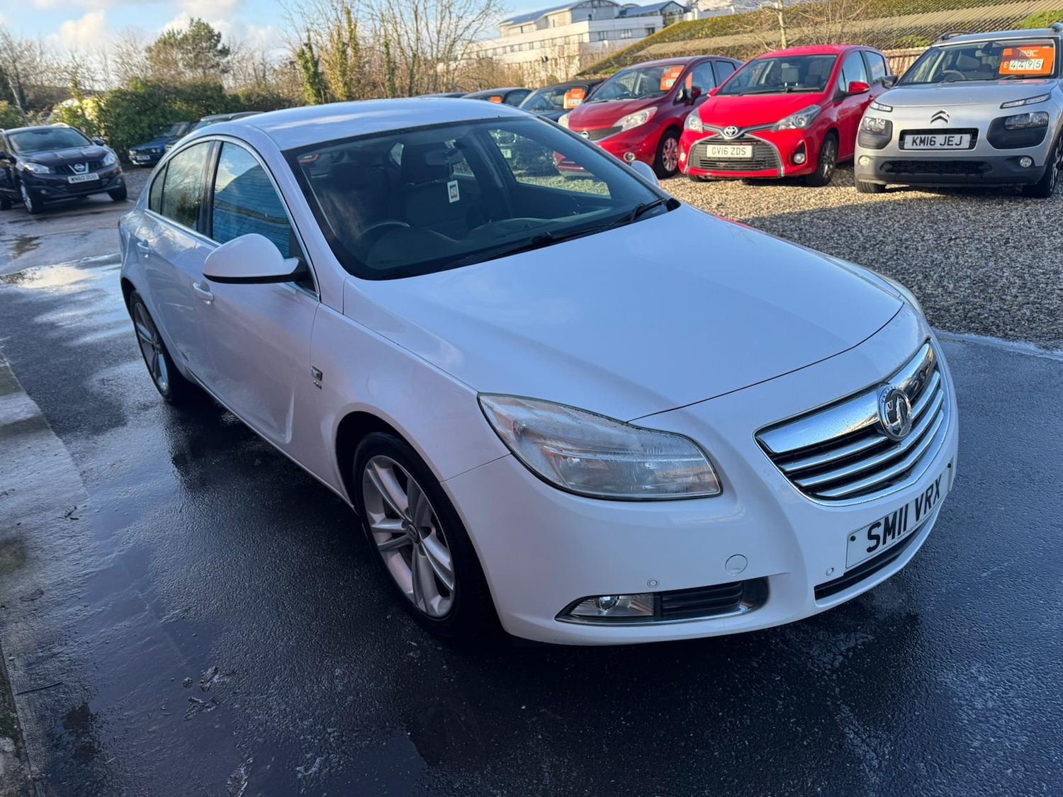 Used Vauxhall Insignia 2011 for sale - 76931729: Photo 2