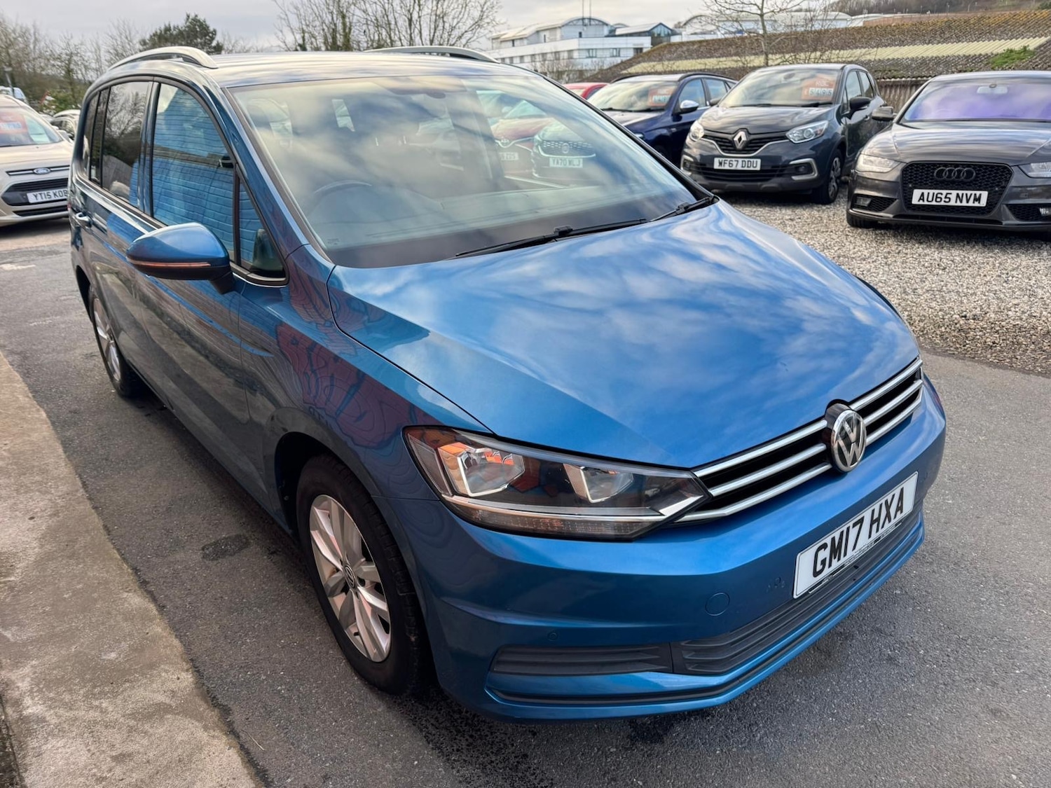 Used Volkswagen Touran 2017 for sale - 77726441: Photo 2