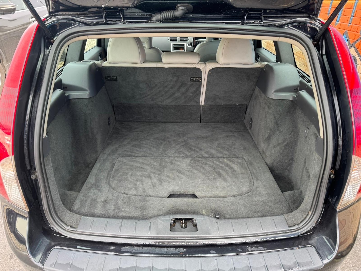 Used Volvo V50 2010 for sale - 77878643: Photo 10