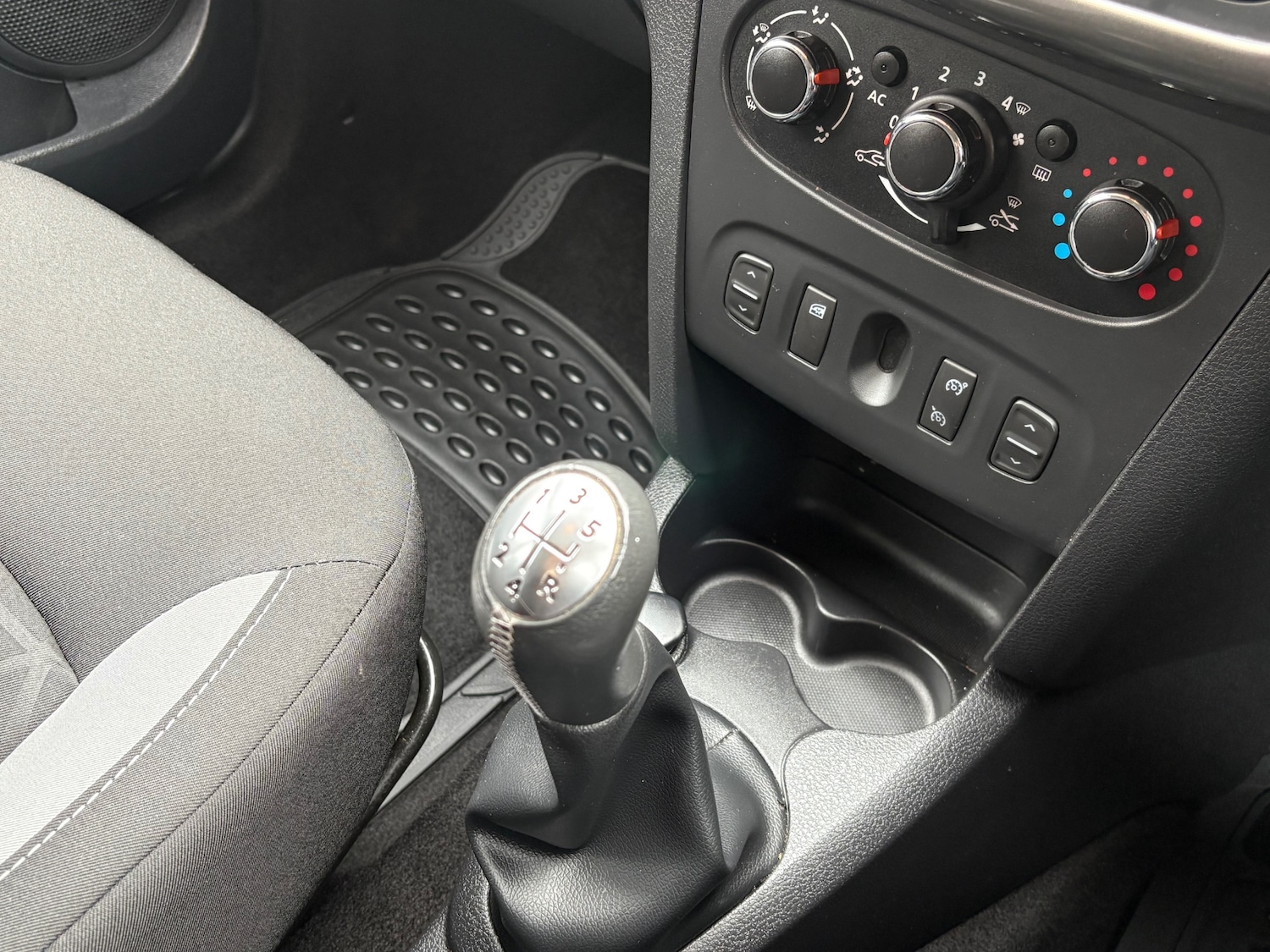 Used Dacia Sandero Stepway 2014 for sale - 77676954: Photo 14