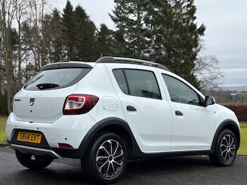 Used Dacia Sandero Stepway 2014 for sale - 77676954: Photo