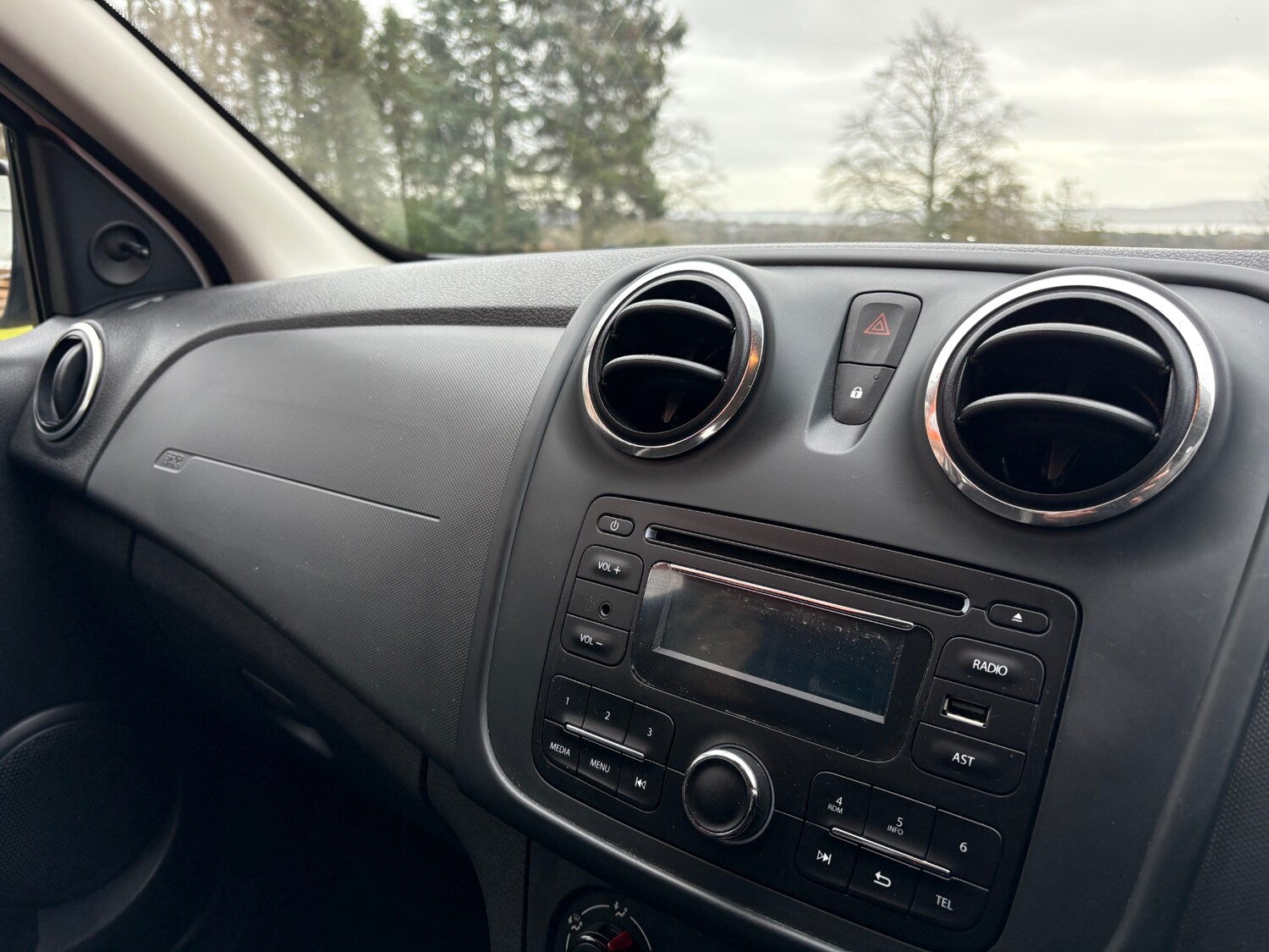 Used Dacia Sandero 2015 for sale - 77676873: Photo 13