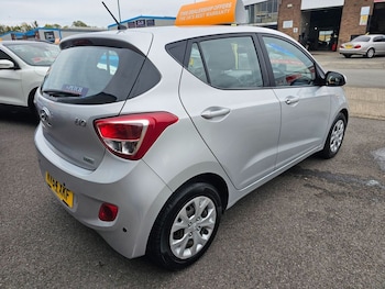 Used Hyundai i10 2015 for sale - 76352877: Photo