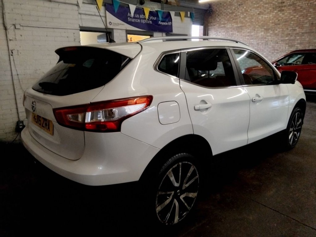 Used Nissan Qashqai 2016 for sale - 76797787: Photo 2