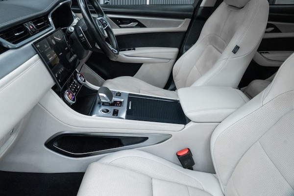 Used Jaguar F-Pace 2021 for sale - 76256696: Photo 32