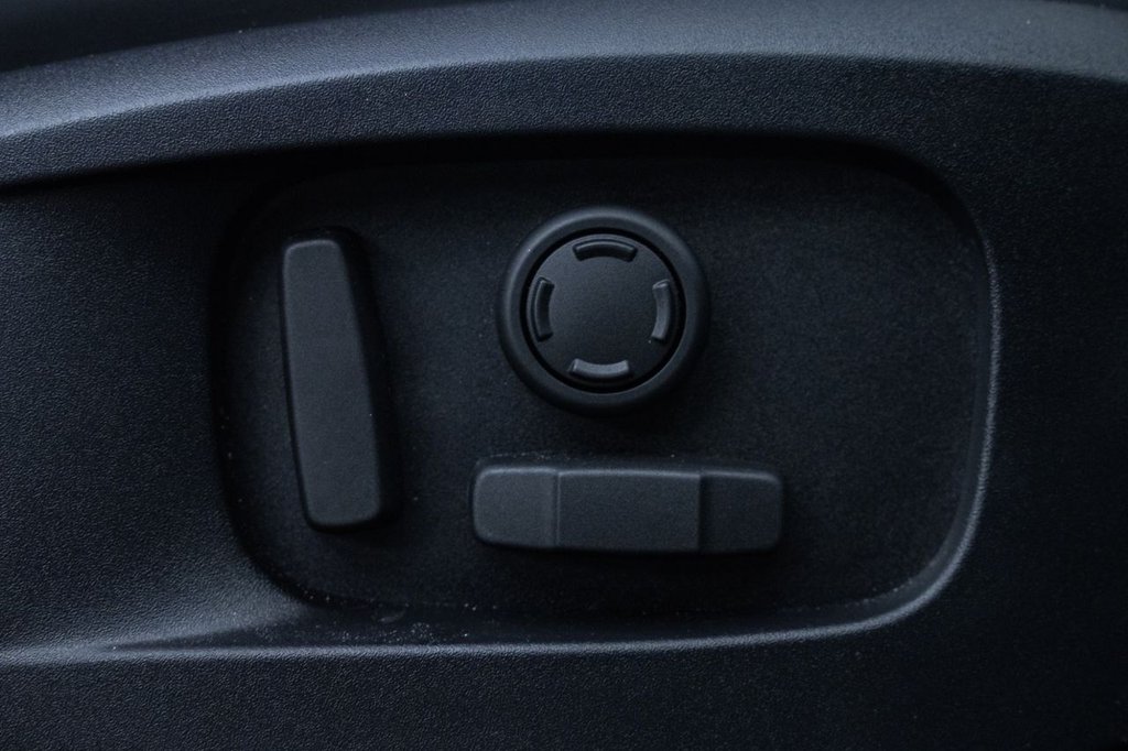 Used Land Rover Defender 2025 for sale - 76291819: Photo 21