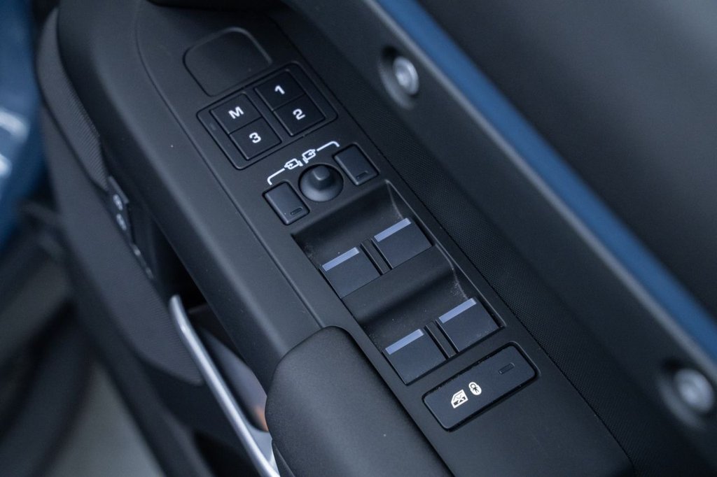 Used Land Rover Defender 2025 for sale - 76291819: Photo 22