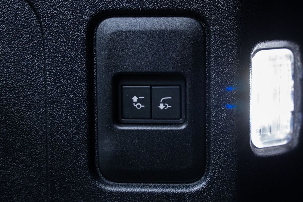 Used Land Rover Defender 2025 for sale - 76291819: Photo 42