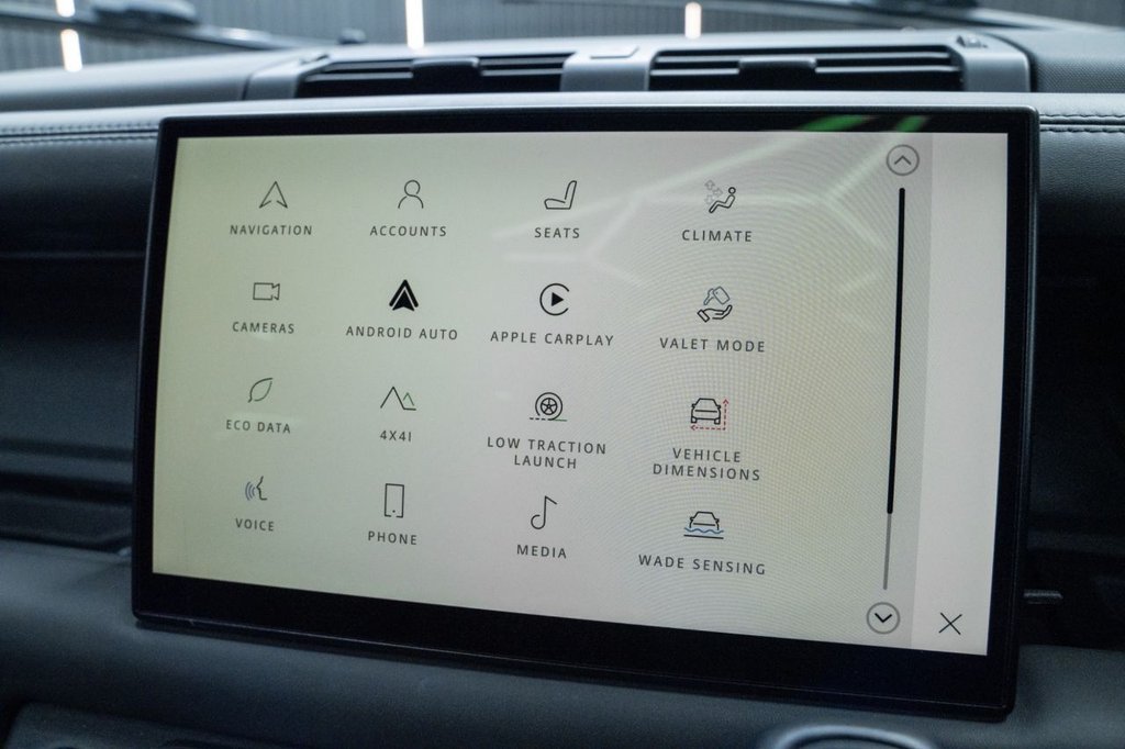 Used Land Rover Defender 2023 for sale - 77672789: Photo 31