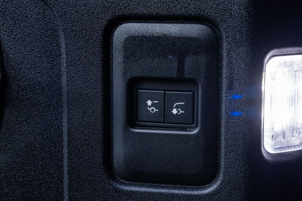 Used Land Rover Defender 2023 for sale - 77672789: Photo 47