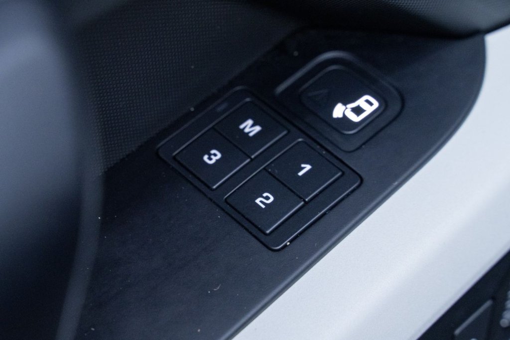 Used Land Rover Defender 2021 for sale - 77572123: Photo 18