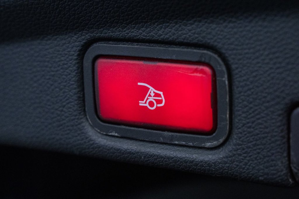 Used Mercedes-Benz E-Class 2022 for sale - 76048320: Photo 44