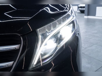 Used Mercedes-Benz V-Class 2018 for sale - 77499372: Photo