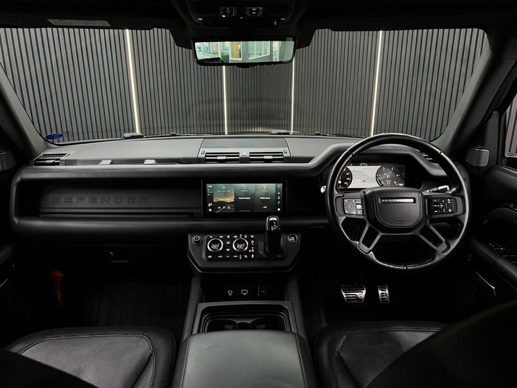Used Land Rover Defender 2021 for sale - 76454656: Photo 12