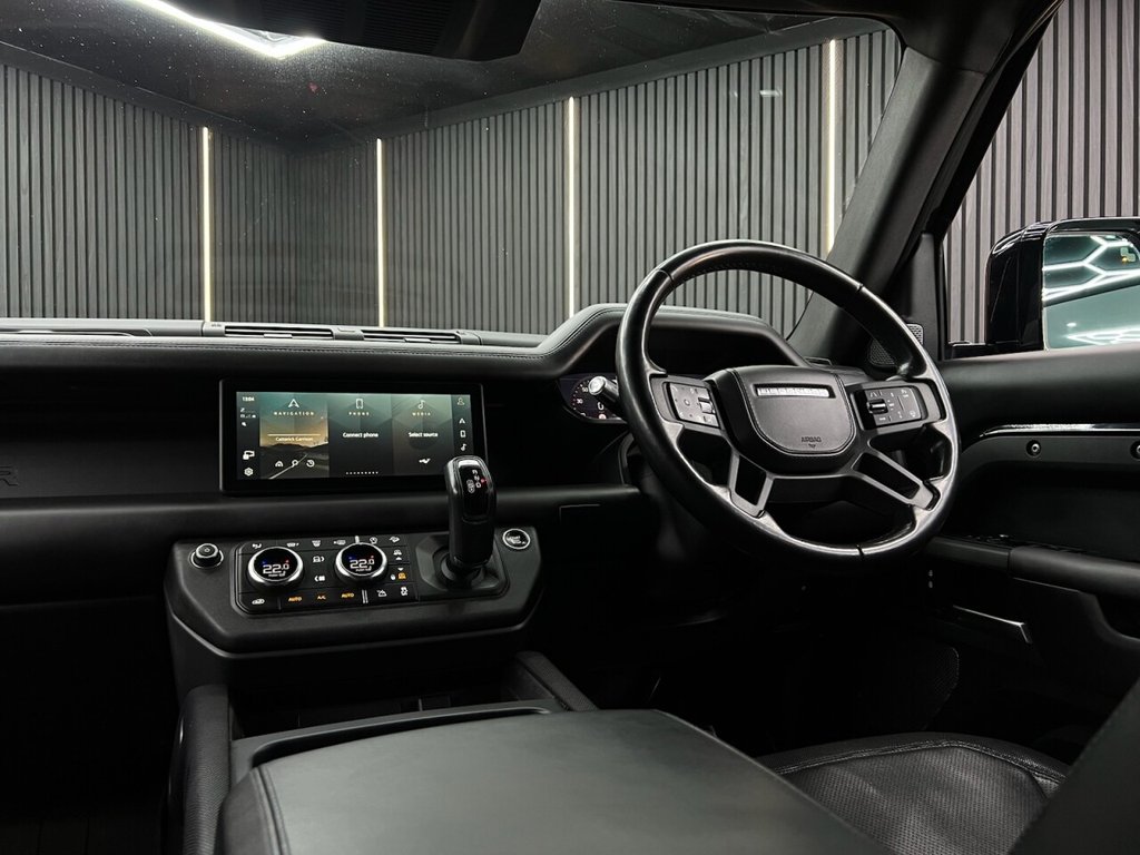 Used Land Rover Defender 2021 for sale - 76454656: Photo 13