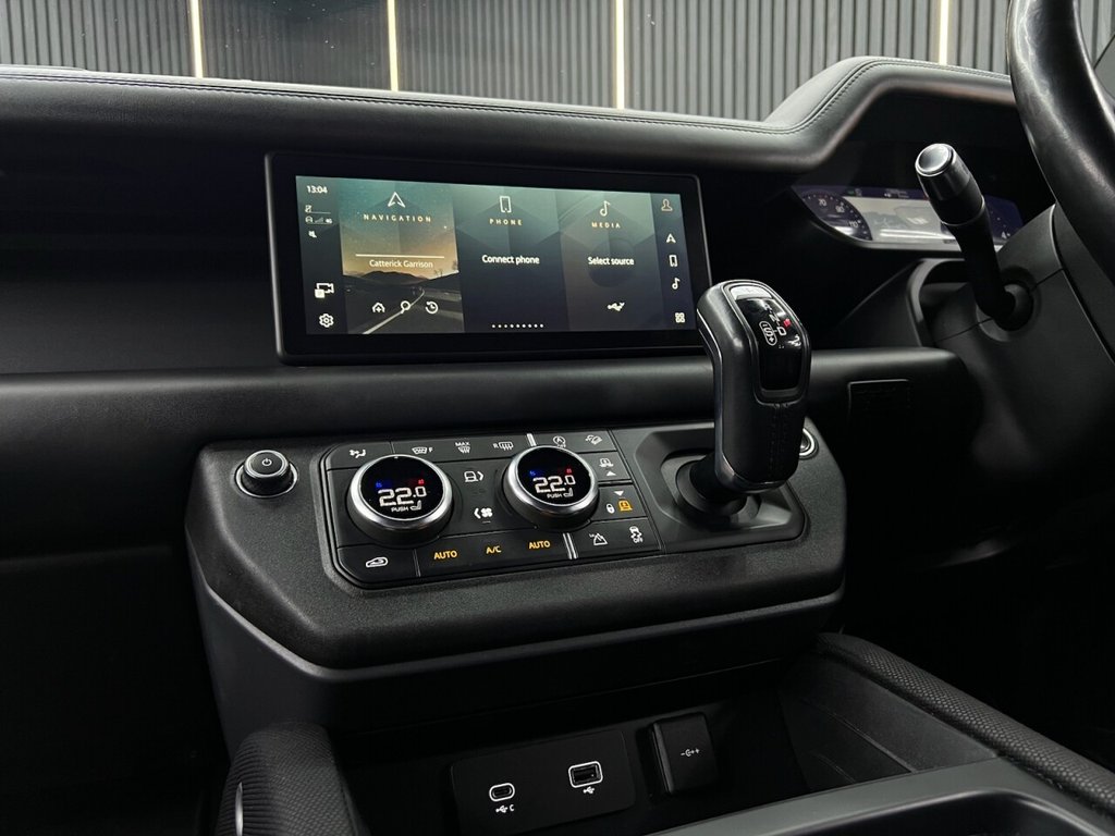 Used Land Rover Defender 2021 for sale - 76454656: Photo 14