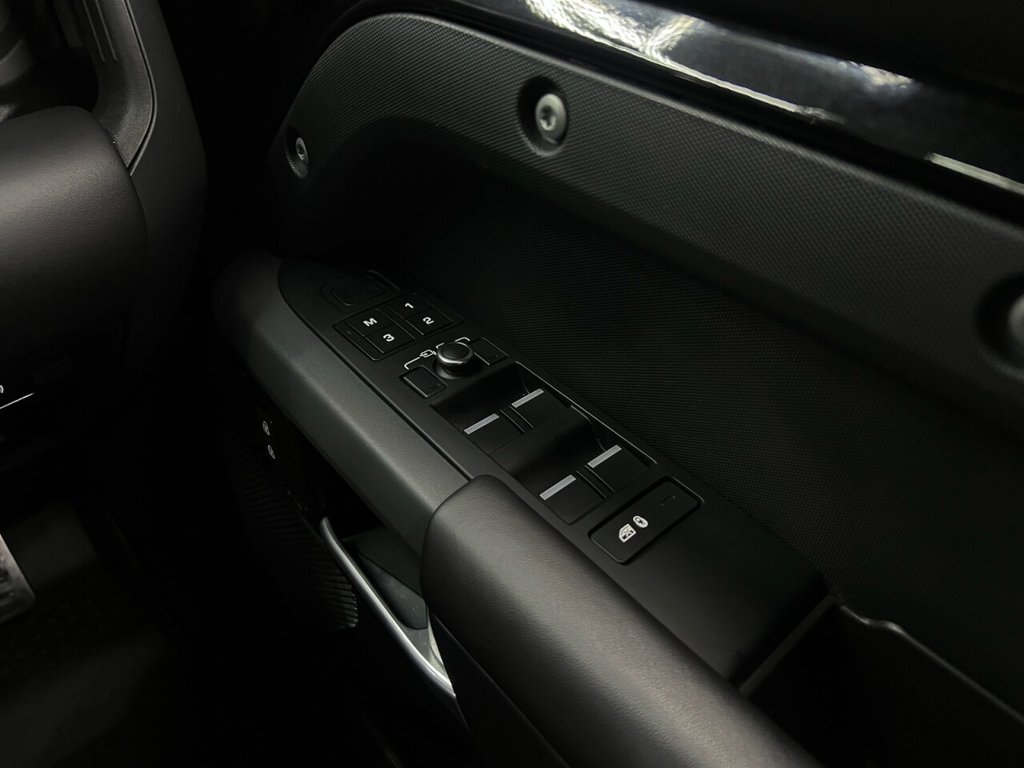 Used Land Rover Defender 2021 for sale - 76454656: Photo 28