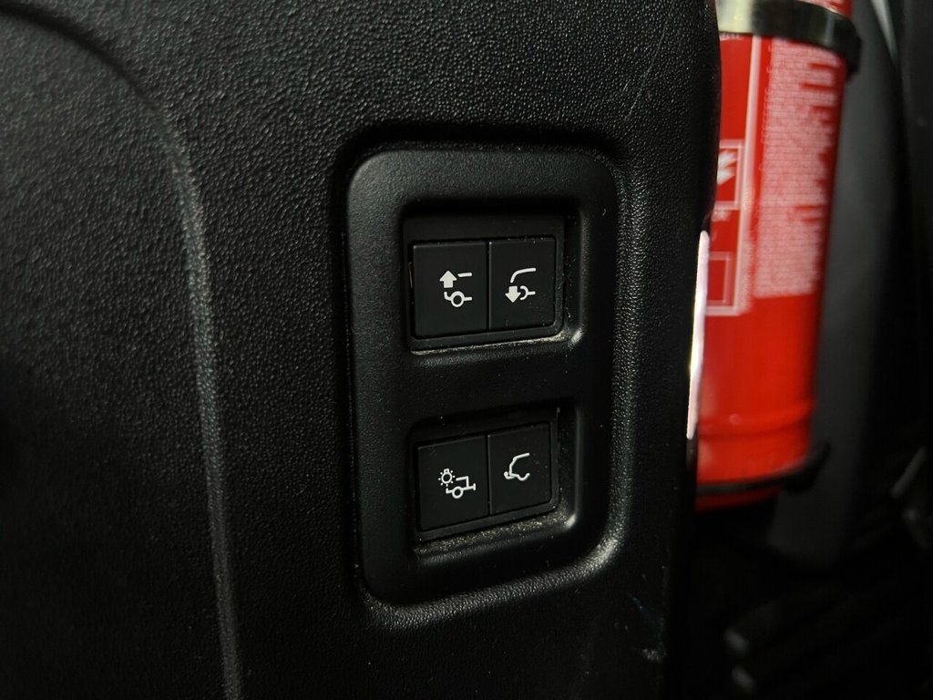 Used Land Rover Defender 2021 for sale - 76454656: Photo 38