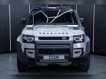 Used Land Rover Defender 2021 for sale - 77680908: Photo