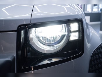 Used Land Rover Defender 2021 for sale - 77680908: Photo