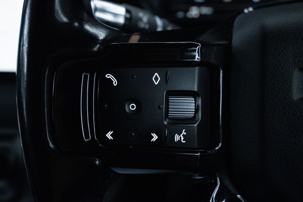 Used Land Rover Defender 2021 for sale - 77991000: Photo 16