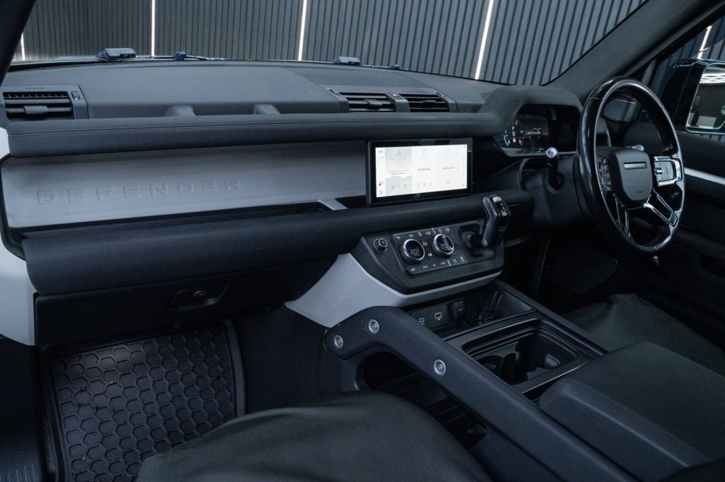 Used Land Rover Defender 2021 for sale - 77991000: Photo 25