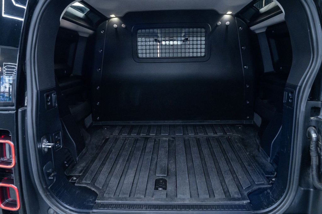 Used Land Rover Defender 2021 for sale - 77991000: Photo 28