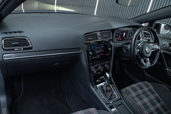 Used Volkswagen Golf 2018 for sale - 76147754: Photo 30