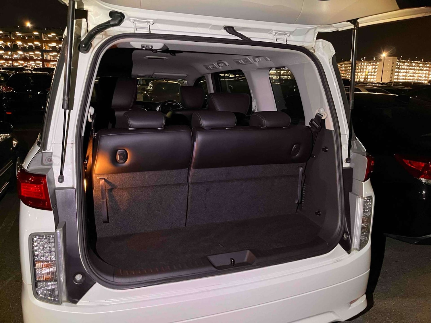 Used Nissan Elgrand 2013 for sale - 77762345: Photo 11