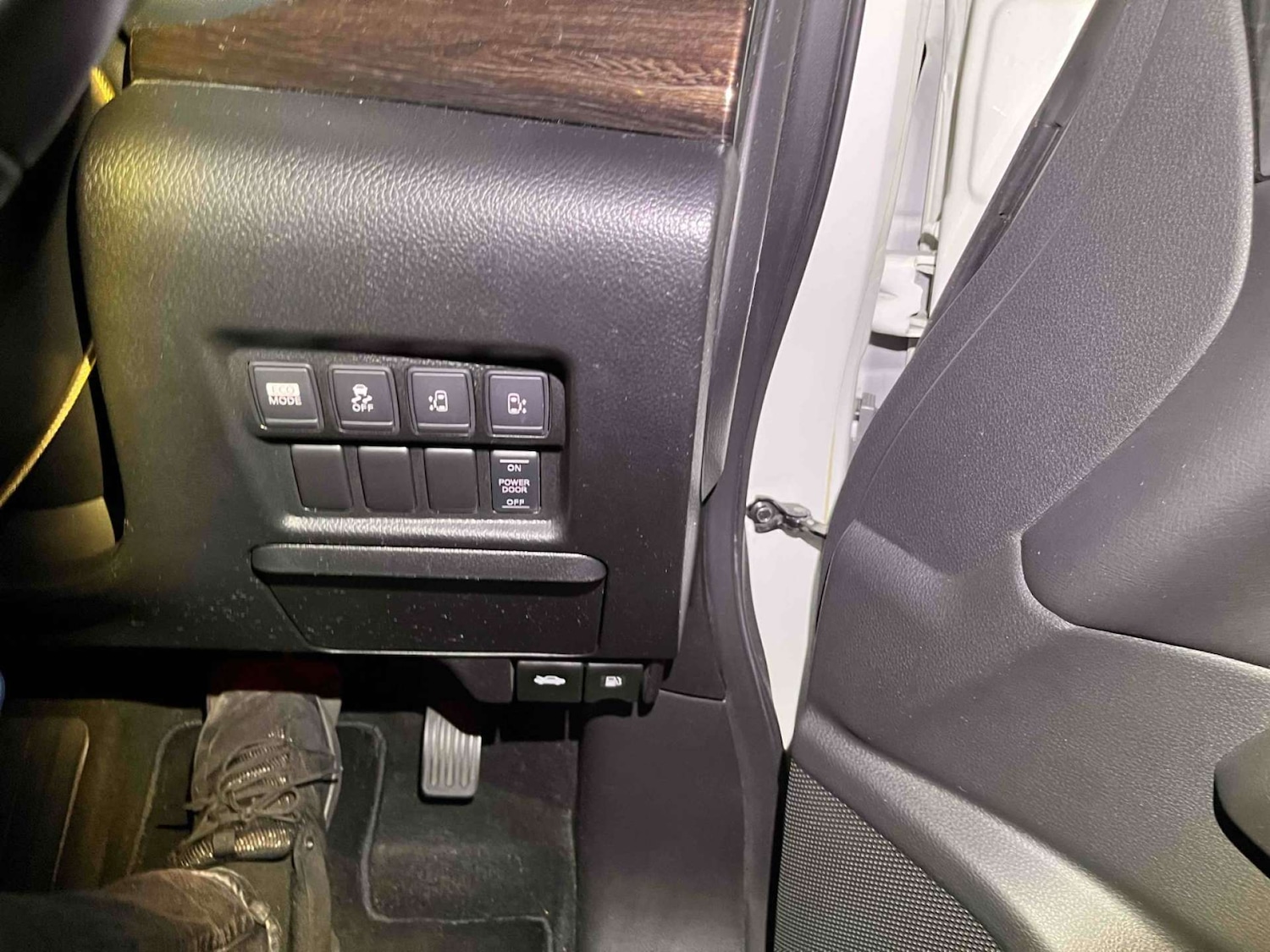 Used Nissan Elgrand 2013 for sale - 77762345: Photo 15