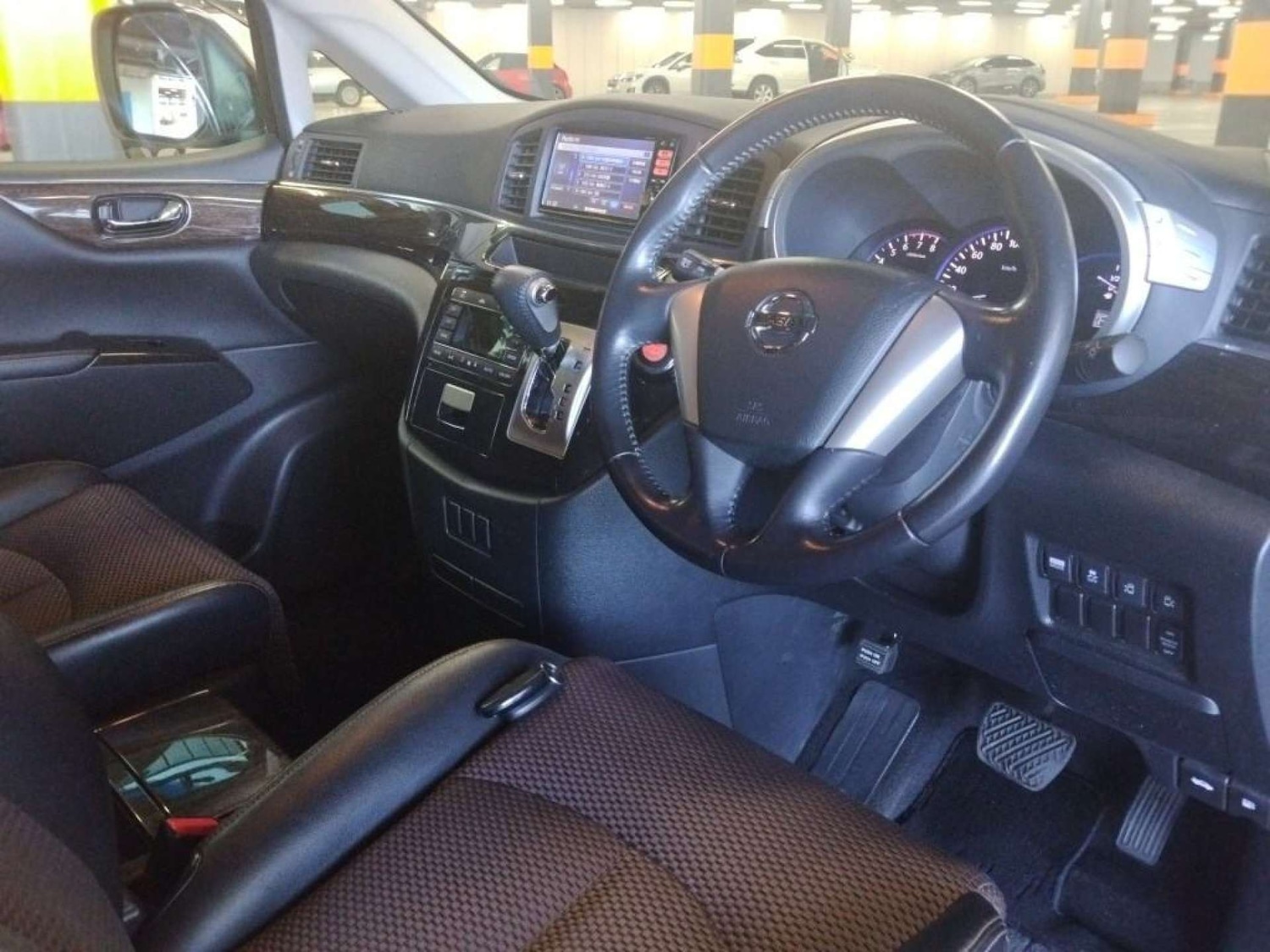 Used Nissan Elgrand 2013 for sale - 77762345: Photo 17