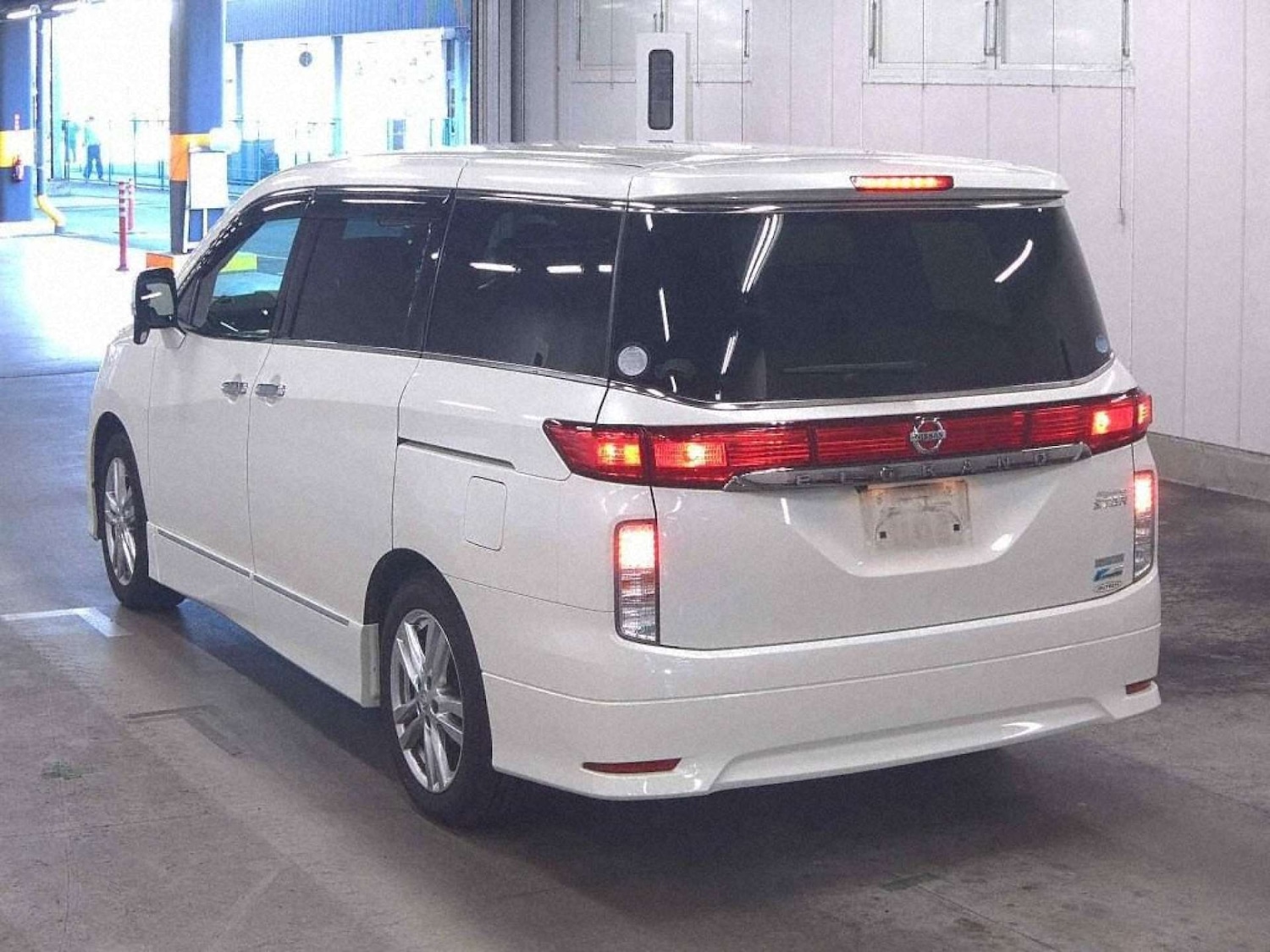 Used Nissan Elgrand 2013 for sale - 77762345: Photo 6