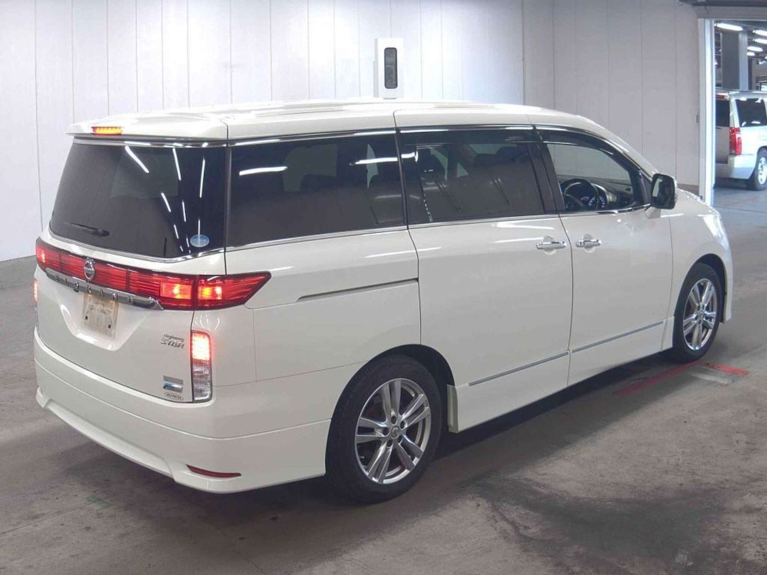Used Nissan Elgrand 2013 for sale - 77762345: Photo 9