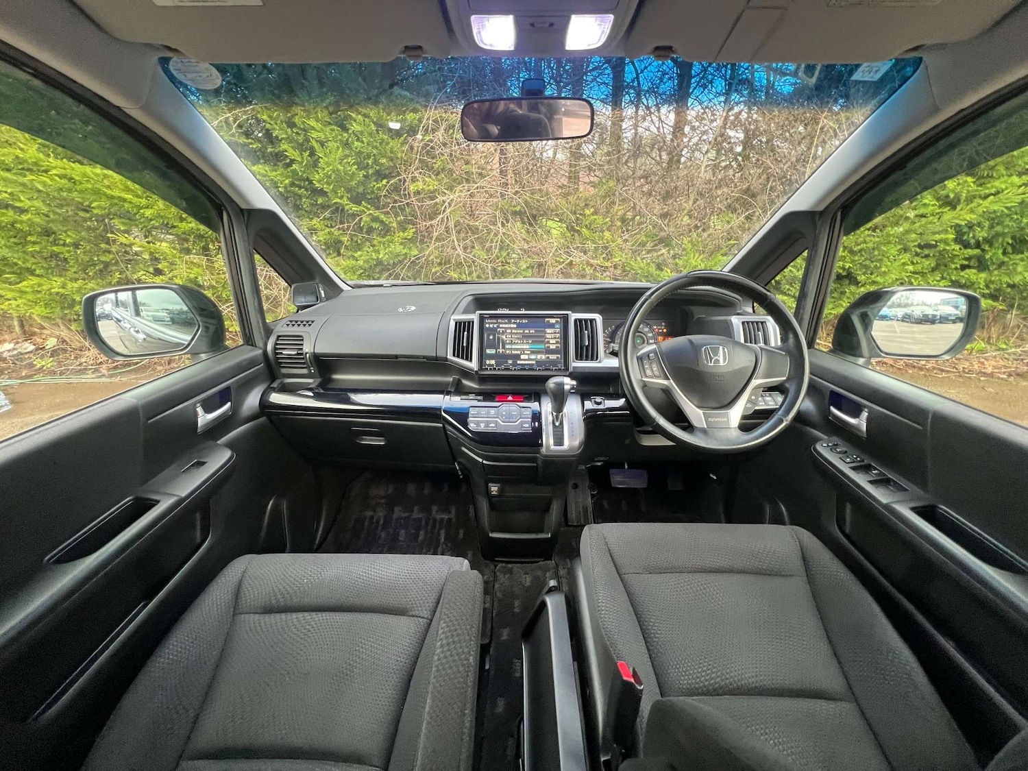 Used Honda Stepwagon 2013 for sale - 77364253: Photo 2